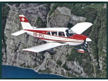 Piper PA-28 Cherokee, privée