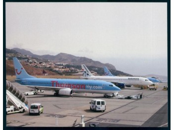 Funchal: Thomson 737,...