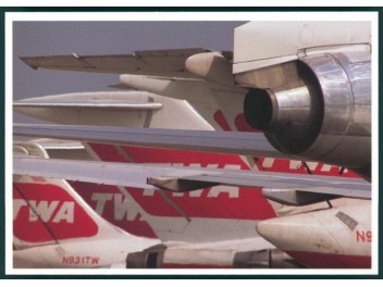 New York JFK: TWA 727, MD-80