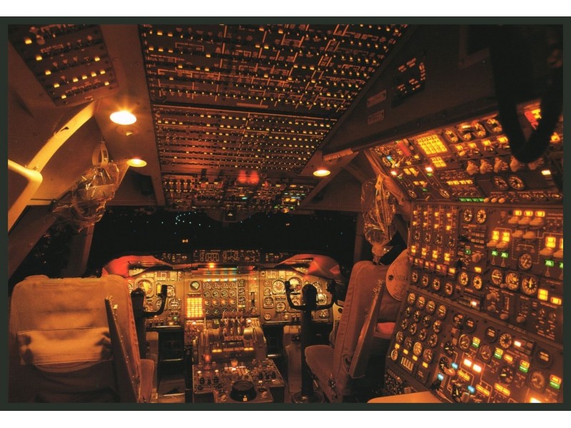 Postcard Airline Issue - Cockpit JAL Boeing 747 - jjpostcards.com