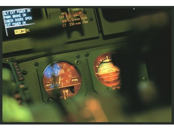 Cockpit, JAL MD-11